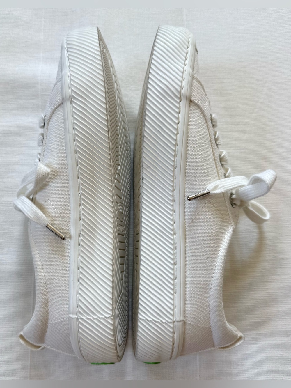 Cariuma OCA Low Off-White Canvas Sneakers | Sustainable Organic Cotton Shoes - Picture 6 of 11